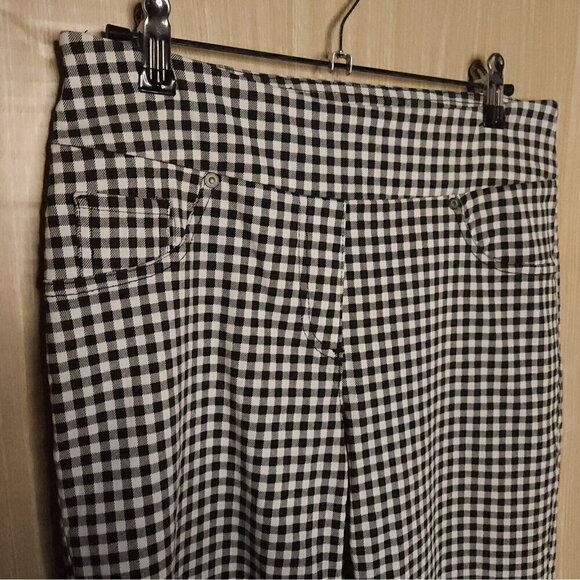 Westbound Black White Check Knee Length Stretchy Shorts 8 - Picture 3 of 7